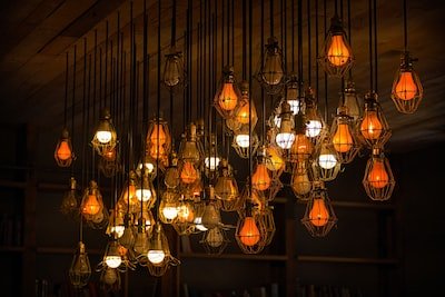 Quels sont les critères d'un luminaire industriel ?