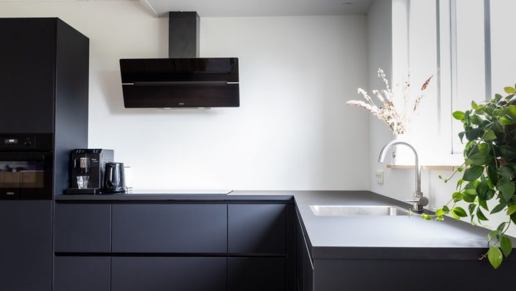 Comment moderniser votre cuisine avec une toiture en verre